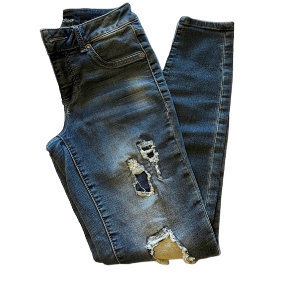 Maurice's Women's Torn and Distressed Jeans Sz 4 Reg - Picture 1 of 5